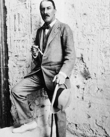 Howard Carter                      at the entrance to an Egyptian archaeological site                      in 1923.