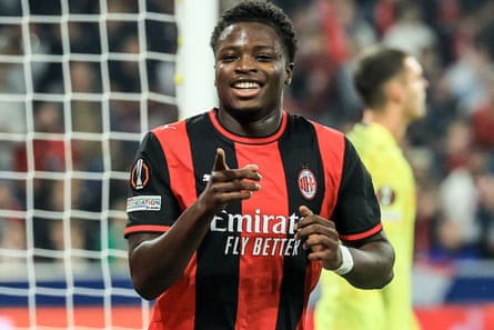 Milan’s Alphadjo Cissè points to the crowd after scoring the opener in a 4-0 win at RB Salzburg.