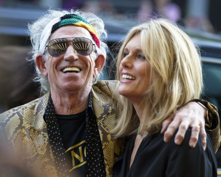 Keith Richards with his arm around the shoulder of Patti Hansen