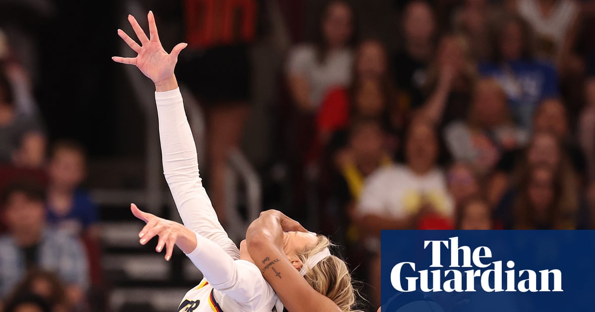 Sky’s Carrington posts ‘white privilege’ after ejection for hard foul on Sophie Cunningham