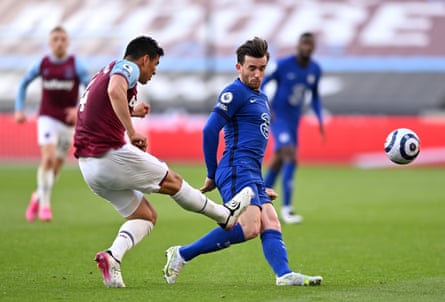 Fabián Balbuena fouls Ben Chilwell, a challenge which resulted in a red card after VAR recommended the referee reviewed his initial decision.