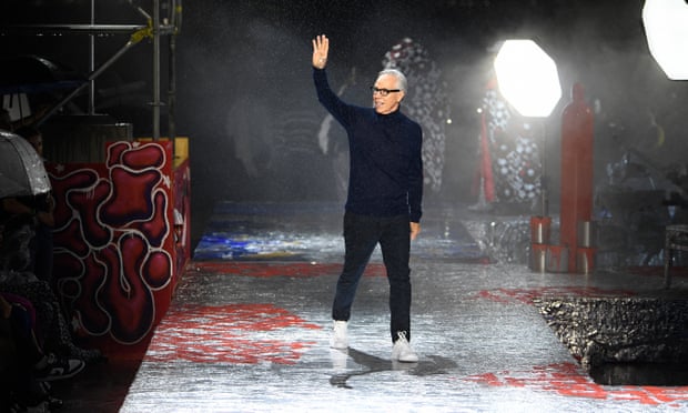 Tommy Hilfiger returns to New York with a diverse, Warhol-inspired show 2 Tommy Hilfiger on the catwalk