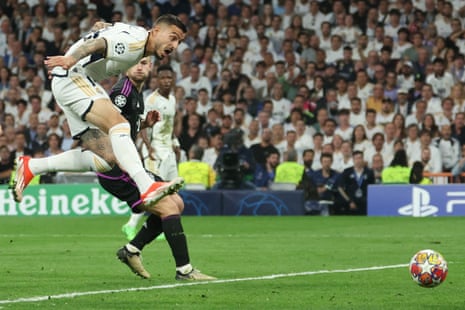 Joselu tucks the ball home to score his, and Real Madrid’s, second goal of the game against Bayern Munich.