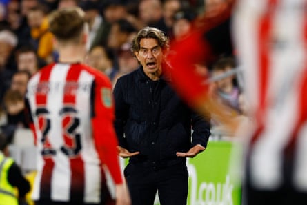 Thomas Frank yells at Brentford players
