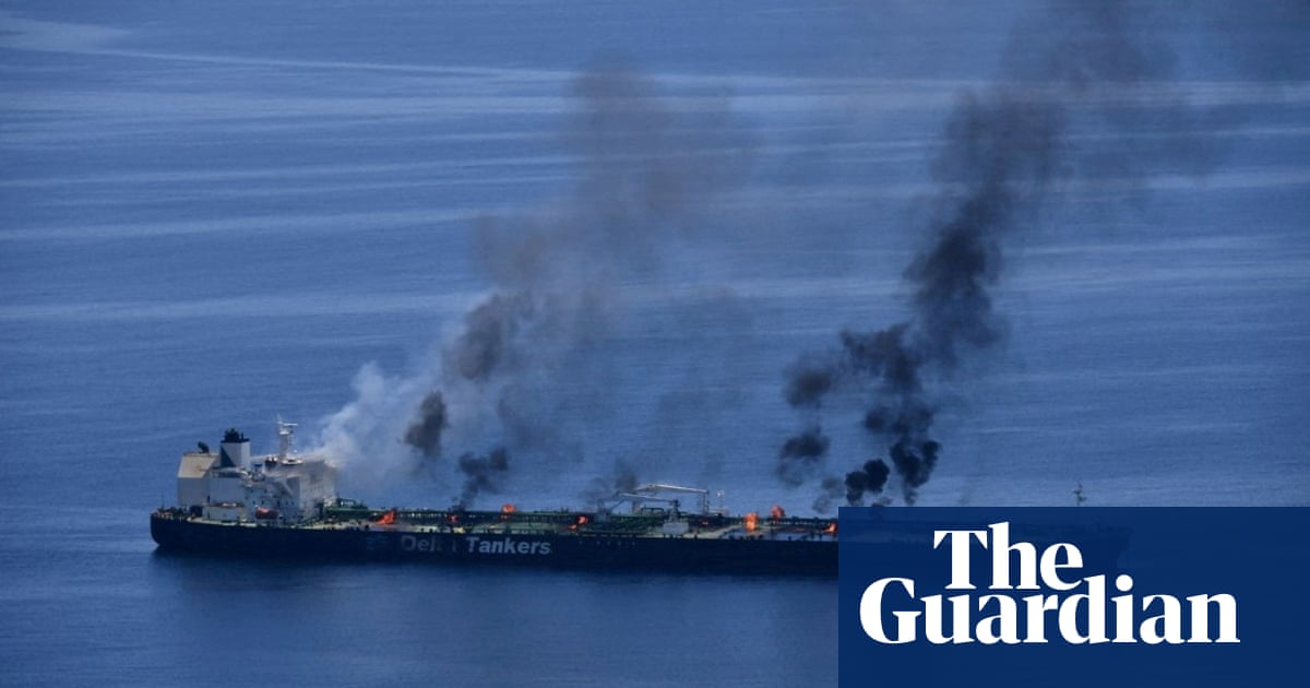 Pentagon: Zdá sa, že horiaci tanker napadnutý Húsími uniká ropa | Húsíovia