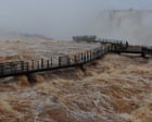 Güney Amerika'daki Iguazu Şelalesi normal su akışının 10 katına ulaşarak rekor kırdı - video