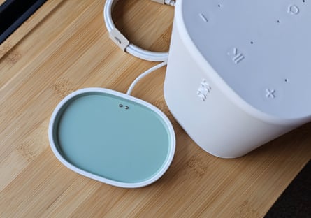 Sonos Play con base de carga 3