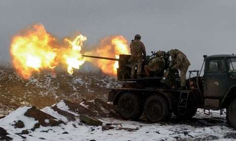 Ukrainian soldiers fire an anti-aircraft gun near Bakhmut
