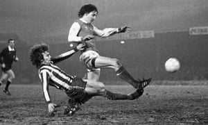 Steve Gatting fires off a shot at Filbert Street.