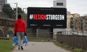 Panneau d'affichage disant '#ResignSturgeon'