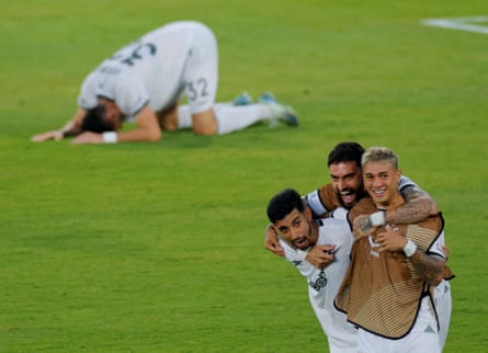 Botafogo players celebrate their 1-0 victory over PSG.