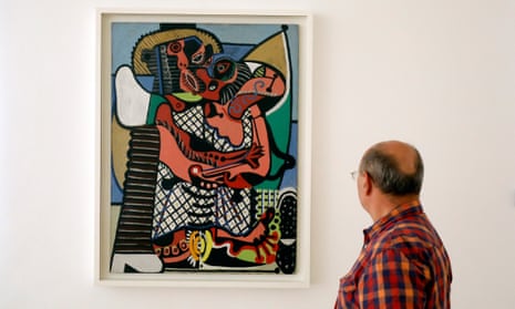 A man looks at the Picasso artwork Le Baiser