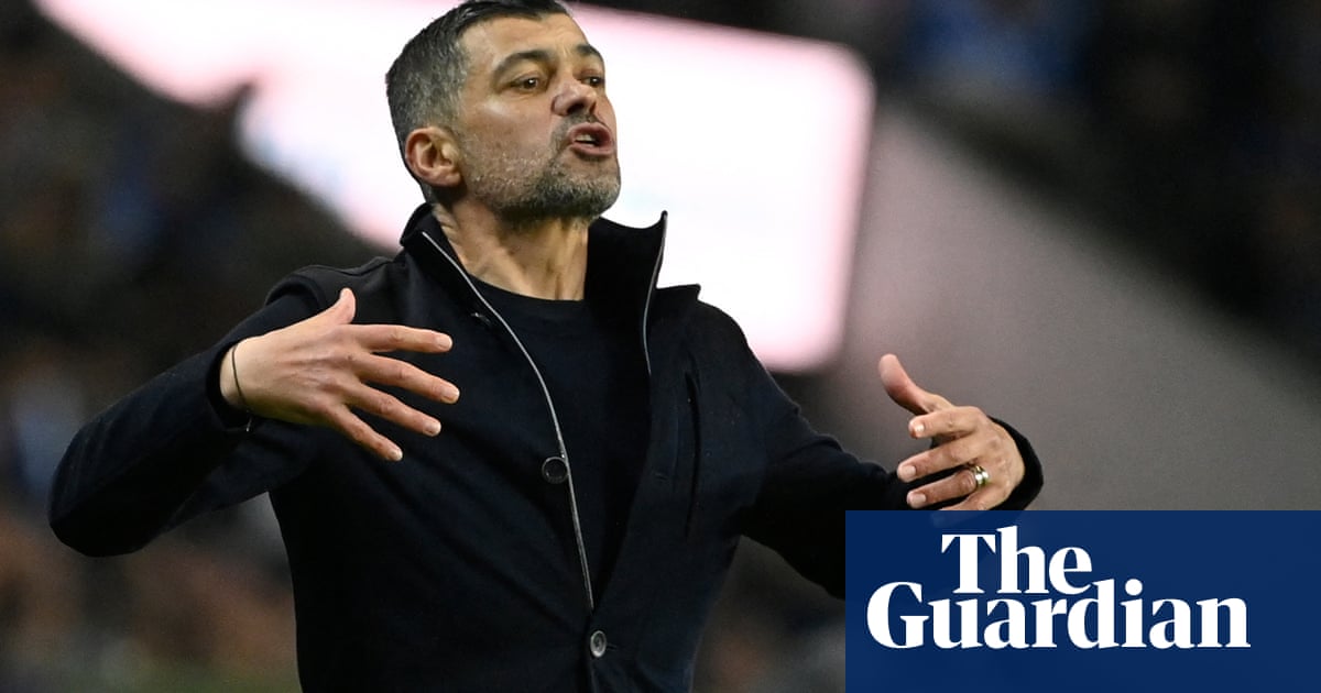 West Ham Considers Managerial Change Amid Struggles