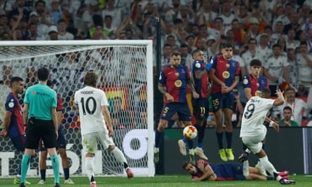 Kylian Mbappé scores Real Madrid’s equaliser from a free-kick