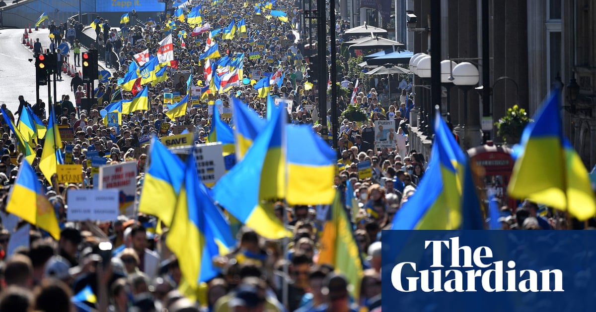 Tens of thousands gather in London to show solidarity with Ukraine