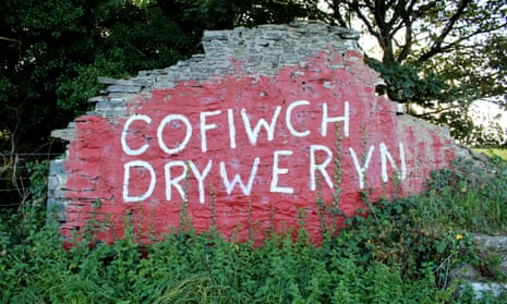 A wall in Wales emblazoned with Cofiwch Dryweryn (Remember Tryweryn)