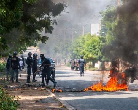 Two dead and dozens arrested amid Cameroon election crackdown Two dead and dozens arrested amid Cameroon election crackdown