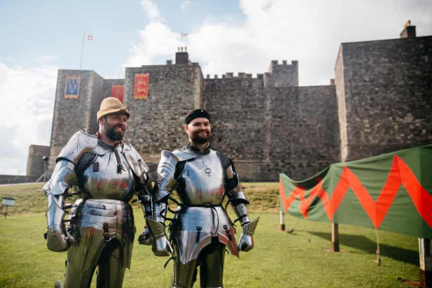 Dos caballeros en el castillo de Dover