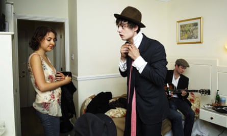 Avec Pete Doherty et des membres du groupe Babyshambles en 2005.