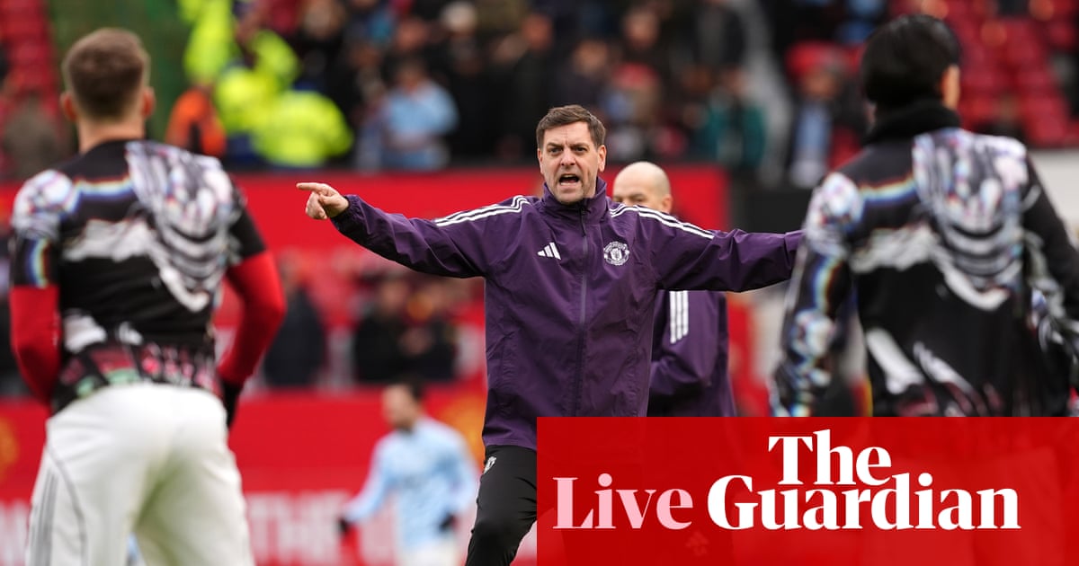 Manchester United v Manchester City: Premier League – live