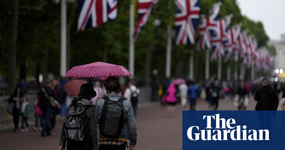 Rain and thunderstorms menace late jubilee parties in southern England