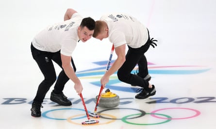 Hammy McMillan and Bobby Lammie of Great Britain curling