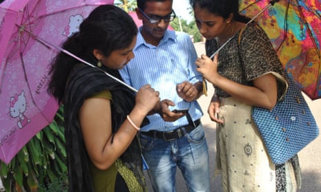 People use the SafetiPin app in Delhi.