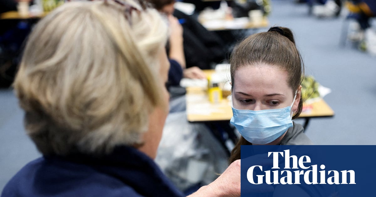 Meningitis B vaccination scheme widened to include year 11 pupils in Kent