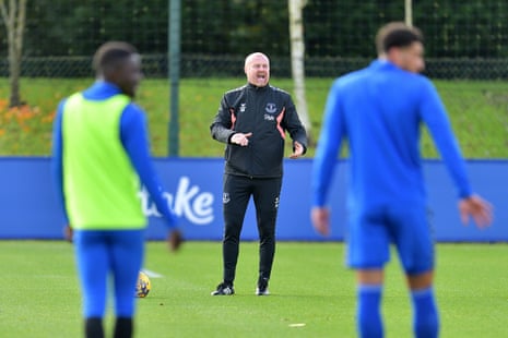 Everton manager Sean Dyche oversees training