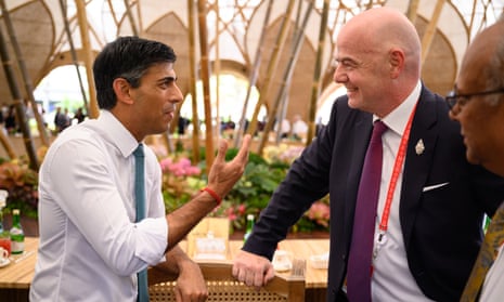 Fifa’s president, Gianni Infantino, speaks to Rishi Sunak at the G20 summit in Indonesia.