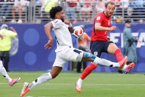Harry Kane cross hits the arm of Fidel Escobar int the Panama box.