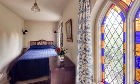 Small double bedroom at Cobham Dairy, Kent, UK
