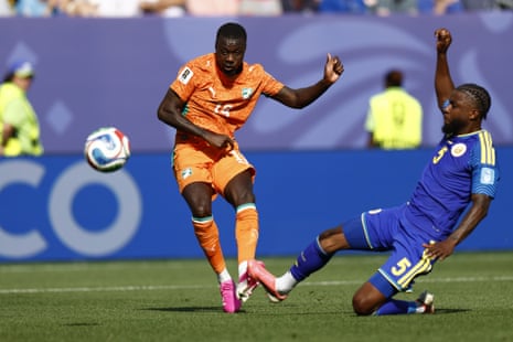 Nicolas Pepe (left) slots the ball home to double Côte d’Ivoire’s lead.