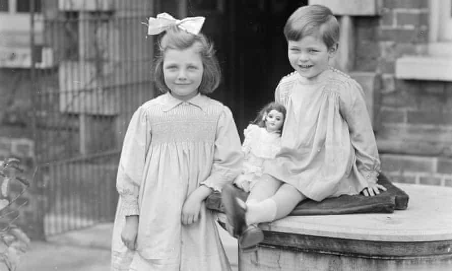 Pamela and Edward Asa Thomas photographed in 1918.