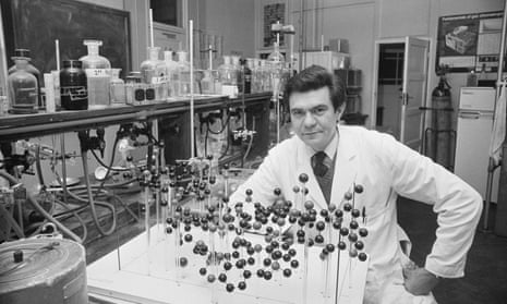 Conrad Gorinsky in 1981 working on the molecular structure of the curare poison, used by Amazonian hunters to tip their arrows.