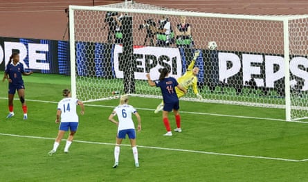 Keira Walsh scores a late goal for England
