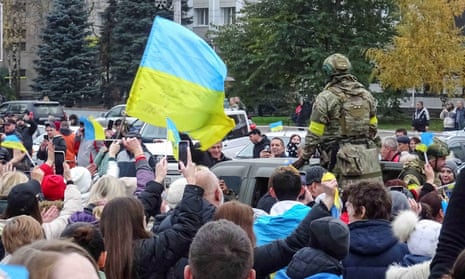 Locals welcome Ukrainian servicemen in Kherson.