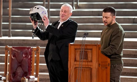 Zelenskiy presented the speaker of the House of Commons, Sir Lindsay Hoyle, with the helmet of one of the most successful Ukrainian pilots.