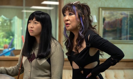 Awkwafina as Anne Yum and Sandra Oh as Jenny Yum in Quiz Lady.