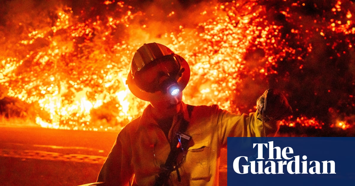 Η πυρκαγιά στην περιοχή Big Sur της Καλιφόρνια διπλασιάζεται σε μέγεθος κατά τη διάρκεια της νύχτας, αναγκάζοντας τις εκκενώσεις