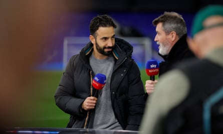 Ruben Amorim talks to Roy Keane