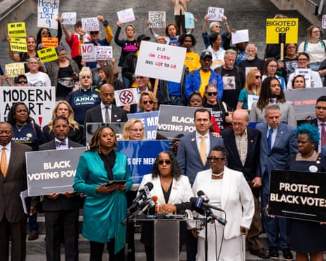 Demonstrators gather outside the Tennessee state capital building to protest against the state’s Republican leadership redistricting congressional election maps in Nashville, Tennessee, 5 May 2026.