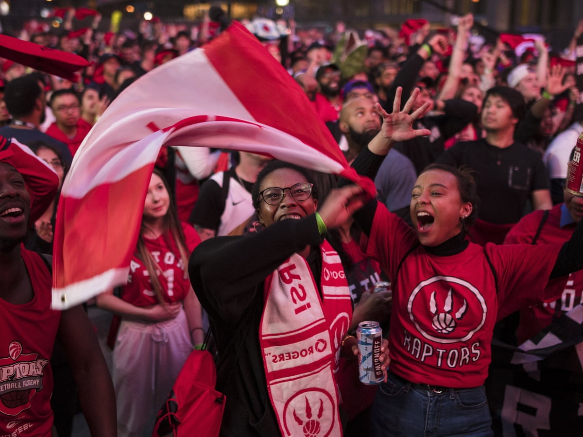 Kawhi Leonard Doesn't Know What a Raptors Championship Title Would Mean to  Canada