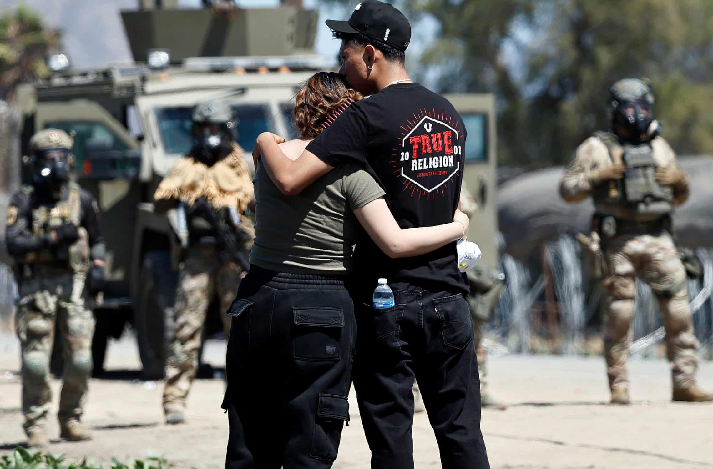 Farm worker diess in California raid