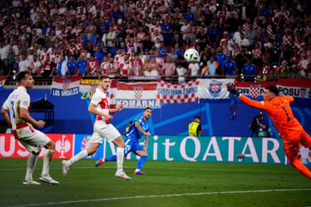Italy’s Mattia Zaccagni levels the score against Croatia