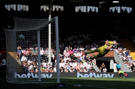Tom Cairney scores for Fulham.