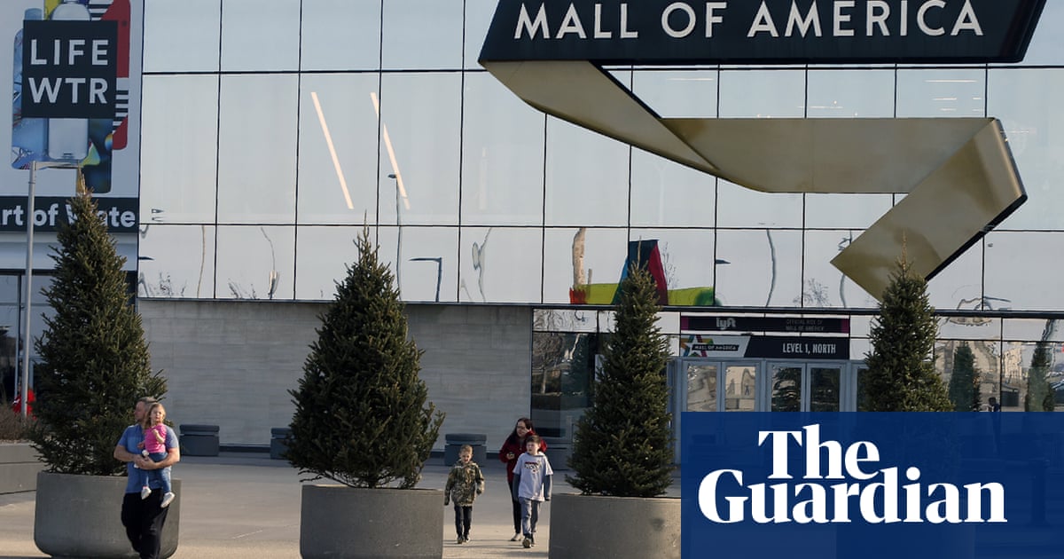 Teenager killed in shooting at largest mall in the US