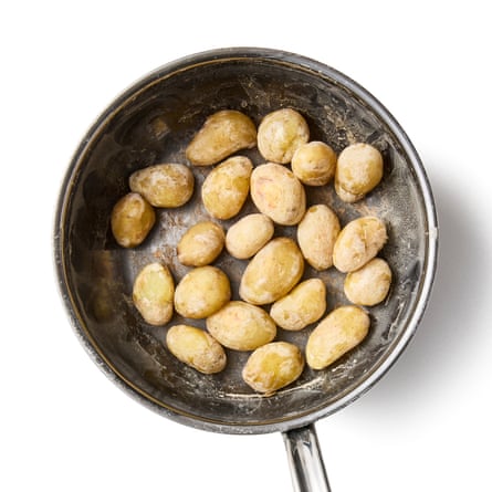 04a Felicity Cloake’s papas arrugadas.