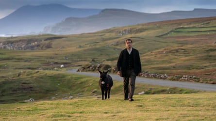 Pádraic (Colin Farrell) et âne dans The Banshees of Inisherin.