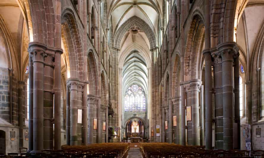 Monument Maker is structured as a cathedral, the reader moving through books entitled ‘Nave’, ‘Transept’, ‘Apse’ and ‘Choir’.